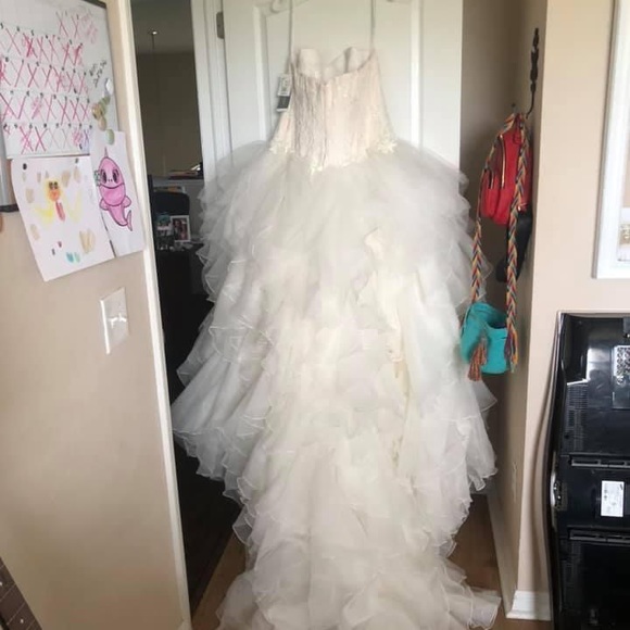 Oleg Cassini Wedding dress - Picture 3 of 10